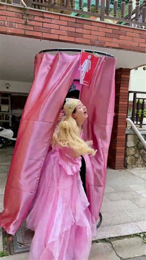 Elphaba conquers Glinda #glinda #elphaba #arianagrande #wicked #witch #magic