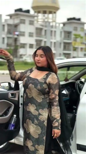 PATT LAINGE GIPPY GREWAL SONG #fancysuit #punjabisuit #punjabigirls #beautifulgirl #youtubeshorts