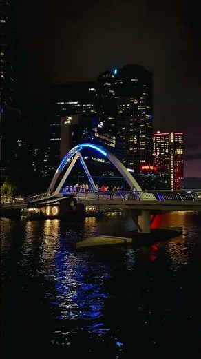 Milwaukee to Chicago 🇺🇸 | Beautiful City Drive & Urban Vibes | 4K