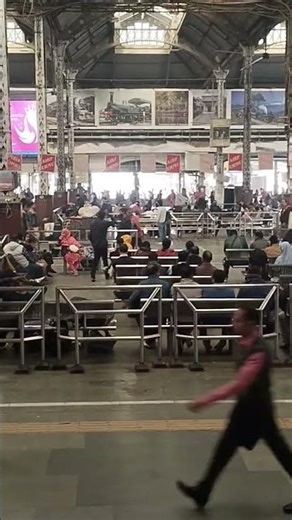 howrah junction crowd