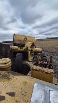 Manitoba Canada 🇨🇦. Caterpillar D8H CAT80 scraper.