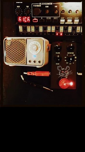 JHS PackRat 9-way Rat style Distortion Pedal demo Korg Volca Kick #jhs #guitar #bass #120