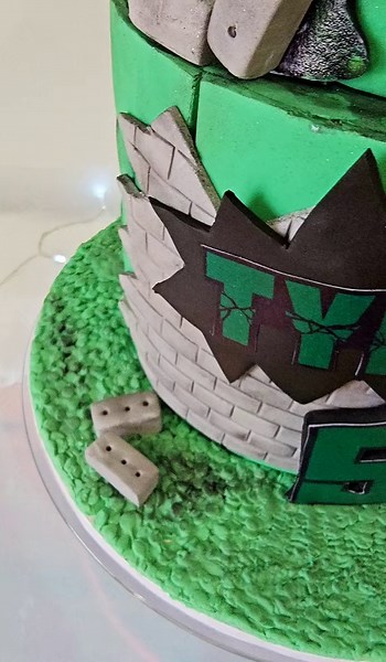 Hulk! Smash!! Incredible hulk cake for an incredible little one ❤️❤️ Have a smashing 5th birthday little one https://www.gloriacakes.au/ https://www.facebook.com/gloryofcakes/ https://instagram.com/gloryofcakes_ tiktok.com/@gloryofcakes #birthdaycakes #melbournecakes #cakemelbourne #melbournefoodie #melbournefoodfinds #homebaking #homebaker #yummy #yummycake #melbournebirthday #kidscake #kidsbirthdayparty #gloryofcakes #hulkcake #5thbirthday #5thbirthdaycelebration