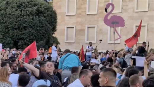 The "Flamingo Revolution" shakes Albania: Young people protest a €4 billion luxury resort backed by Trump's son-in-law (Video)