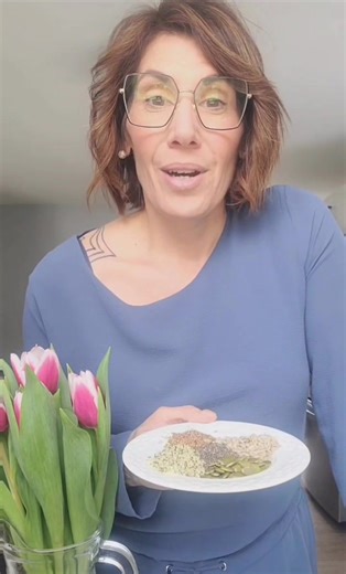 When people think about holistic nutrition, they often assume it’s expensive. But some of the most powerful healing foods are actually some of the cheapest — and seeds are a perfect example. Seeds like flax, chia, pumpkin, sunflower, and sesame are small, but they’re incredibly nutrient-dense. They’re rich in fiber, which supports gut health and regular digestion. And your gut impacts everything — from immunity to mood to hormones. They’re also full of healthy fats. Your hormones are built from 