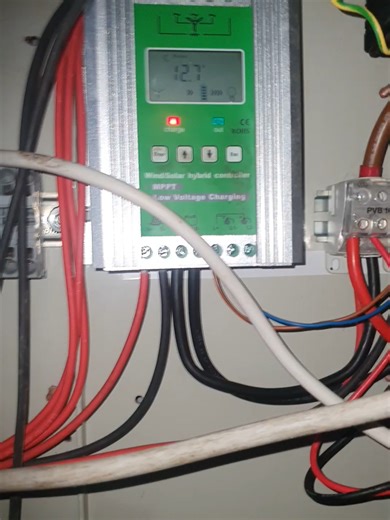 Charge controller The charge controller I use has 5 connections on the top. 1 and 5 are resistor connections and 2,3,4 are for the 3 phase coming from the turbine. On the bottom we have 7 connections. 1,2 are for solar. 3,4 are for battery connection while 5,6,7 are for aux lights. Its a easy unit to set up with clear terminal markings. Once the battery is connected the charge controller will read it and decide what power it will need, when the battery is charged or a spike in power occurs the c
