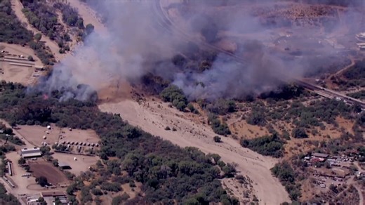 BREAKING NEWS: A fast-moving brush fire is prompting evacuations in Wickenburg. Officials have not confirmed that any structures or homes are damaged; however, ABC15 video appears to show fire at a nearby trailer park. https://t.co/yqxmy2P66N