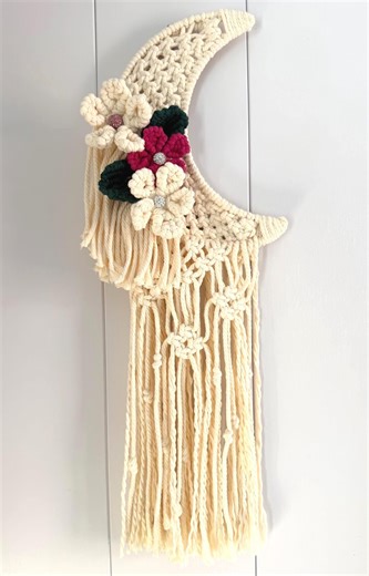 Moon Garden – Crescent Moon Macramé Wall Hanging