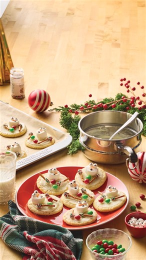 These melting snowman cookies are almost too cute to eat… almost. They’re sweet, simple, and perfect for a cookie exchange with your besties.⛄️🍪 Full recipe: https://farberwarecookware.com/blogs/recipes/melting-snowman-cookies | Farberware Cookware