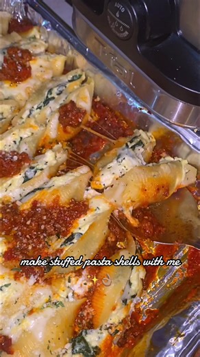 stuffed pasta shells for supper tn 😍 #stuffedpastashells #jumboshells #pastashells #stuffedpastashells #ricotta #spinach #mozzarella #garlic #parmesan #cookwithme #homechef #cookingformykids #cookingformyfamily🤗❤️😍
