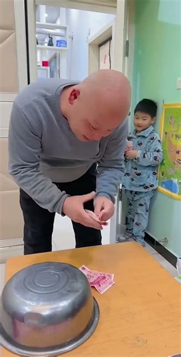 Greed for petty gain and eat big losses#funny #funnyvideo #cute #baby