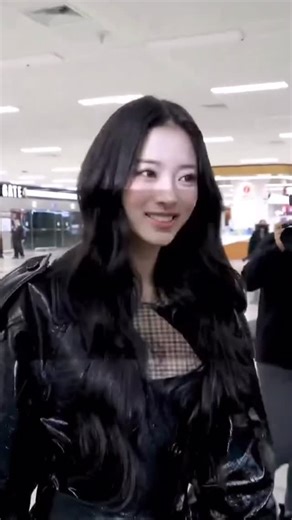 MEOVV ANNA (안나) on Instagram: "ANNA JANG 😍 #MEOVV #미야오 #ANNA #안나 #THEBLACKLABEL #더블랙레이블"