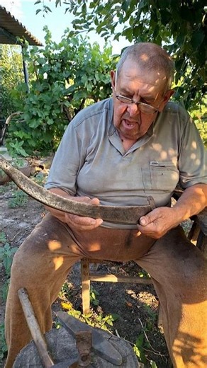 traditional scythe blade is prepared #blacksmith #traditionaltools #toolrestoration #restoration