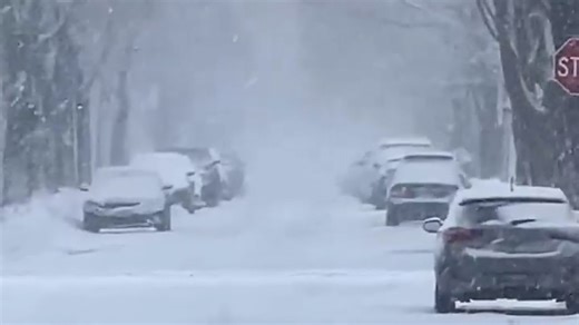 Heavy snowfall covers Minneapolis as winter storm hits the city