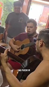 La mesa de la cuyania, esa que contempla largas horas de farra, algún vaso volcado, las anécdotas como exquisitos bocados y el paisaje familiar que sólo ostenta riquezas de almas agradecidas, mesa de encuentros que se construyen en abrazos , besos, palabras, consejos, MOMENTOS ETERNOS, gracias por esa mesa llena de amor, repleta de respeto y sobretodo servida para todo aquel que se ha llegado sanamente a compartir la vida,la música, el arte, nuestras raíces y cada sentimiento entregado como si f