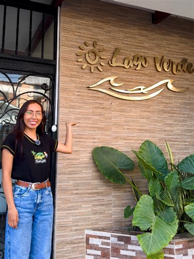 🏨 Hotel Lago Verde, Tarapoto. Es un hotel de 2 estrellas confortable y bien ubicado en el corazón de Tarapoto, San Martín, diseñado para ofrecer descanso, comodidad y un ambiente acogedor tanto a viajeros de placer como de negocios. ✔️Este hotel cuenta con habitaciones amplias y confortables, todas equipadas con: ✔️Aire acondicionado y agua caliente para garantizar tu comodidad en todo momento. ✔️Televisor de pantalla plana, armario y baño privado. ✔️Wi-Fi gratuito en todas las instalaciones. ✅