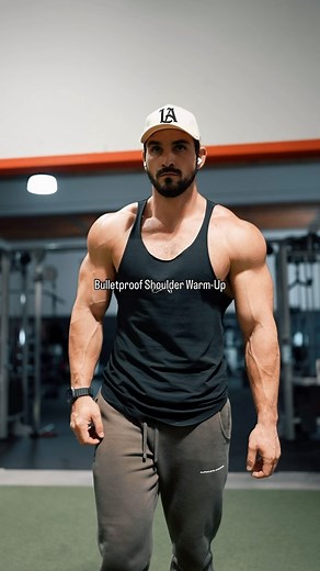 Justin Howells | Transformation Coach on Instagram: "Bulletproof Shoulder Warm-Up After partially tearing my rotator cuff playing baseball and dislocating my shoulder in college, I’ve dealt with plenty of shoulder pain—especially as I got deeper into lifting. Fortunately, I’ve learned how to nearly eliminate the pain by improving mobility, stability, and training smart. This warm-up covers 2/3 of the formula 👇🏻 1. Arm Circles (band or PVC) x 10 front & back 2. External Rotations (side) x 10 3.