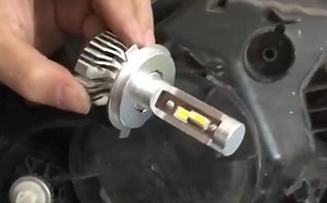 H4类LED灯泡安装教程