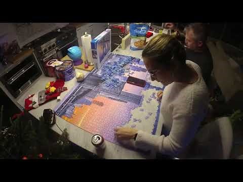 Building a 2000 piece Ravensburger puzzle (New York Skyline) in 9 minutes!
