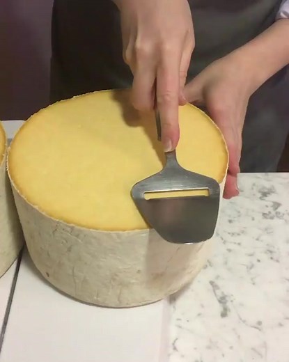 Cheshire Cheese: A Timeless British Delight