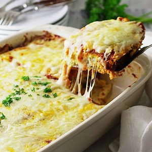 This Chili Relleno Casserole is one of our favorite Mexican recipes. It has all the flavors of a classic chili Relleno without all the prep work. This recipe is always a big hit whenever it is served. It is cheesy! Spicy! And delicious! You are going to love it! https://savorthebest.com/chili-relleno-casserole/ | Savor the Best