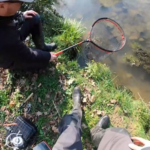 40K views · 405 reactions | On pêche un trou d'eau au ver de terre et ça cache des belles surprises !! (feat @LéanaFishing) . . . #BarDécume #pêche #pêcheur #passetempsdepêche #meilleurevidéo #largeportée #campdepêche #meilleurrouleau #Français #GRANDEPRISE #TERVIRALE #fblifestyle | Bar Décume | Facebook