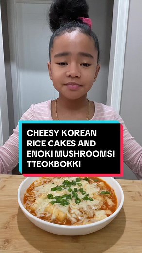 Delicious Cheesy Korean Rice Cakes and Enoki Mushrooms | Tteokbokki