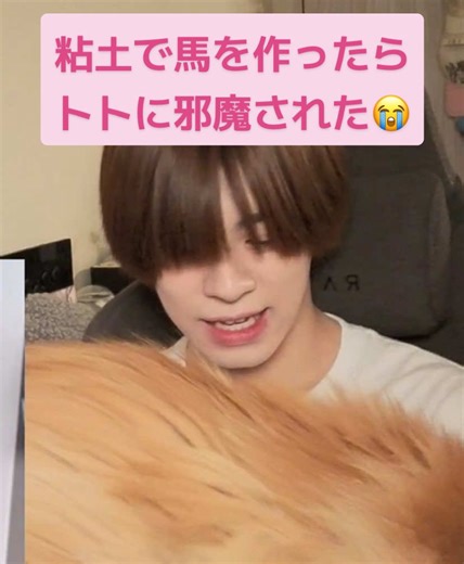 トトさんと遊ぶ粘土馬作りの様子