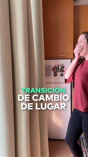 Transición de Cambio de Lugar 😎 #transiciones #editarvideos #editordevideo #editarvideos #vlog #creadoresdecontenido #vlogviaje #Filmora Está transición es muy divertida y es perfecta para un video vlog, lifestyle, viajes y humor. La verdad dá para todo😁 🔸Primero graba dos escenas. Una donde vas a desaparecer y otra donde apareces. Métele actuación para que se vea lo más real posible 🔸Lleva los clips a Filmora. Ordénalos por lógica de eventos y vas a cortar justo en donde desapareces y luego