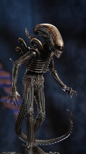 Sideshow on Instagram: "During this Spooktacular reveal ... everyone will hear you scream! We're checking out the prototype of the Big Chap Sixth Scale Figure by Hot Toys! Link in bio. Some features of the Big Chap Sixth Scale Figure by Hot Toys: •Authentic and detailed likeness of Big Chap in the movie Alien •One (1) newly developed head sculpt with finely painted internal structures revealing under translucent carapace •Two (2) interchangeable mouths, including: •One (1) mouth with articulated