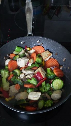 Szybki Obiad w 20 Minut: Makaron Smażony z Warzywami! 🍜