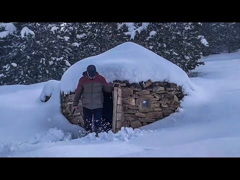 Taşlardan Dağ Evi Yapımı - Yoğun Karda Tek Başına Kamp