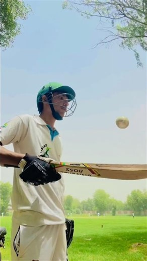 Batting sy pehly bat ko tiyar krta howay #cricket #baseballszn #playcricket #battingrecord #