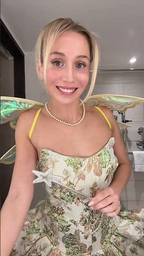 just add pixi dust ✨🧚 tinkerbell last minute Halloween costume inspo #halloween #tinkerbell