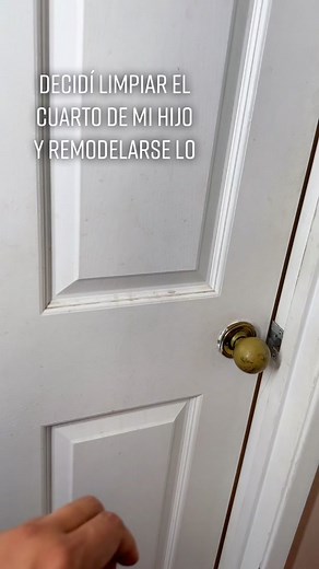 Decidí sorprender a mi hijo adolescente limpiando su habitación y también la renové dándole una cama nueva en su propio espacio. su reacción fue todo lo que esperaba y más. #surprisingmyson #newroom #newroommakeover #lovemyson #sorprendiamichica @morethancleaning