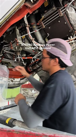 B737NG Auxiliary Power Unit Removal Process Explained