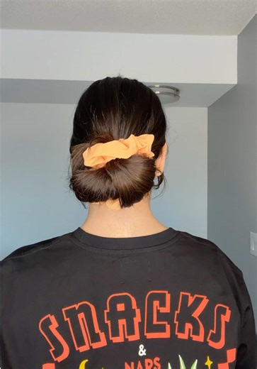 Breaking down the viral scrunchie bun!! Easy tutorial