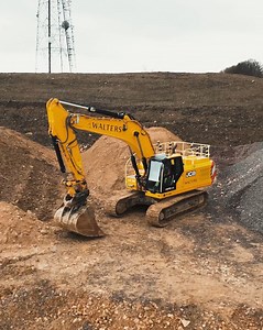 42K views · 923 reactions | Exceeding expectations. The JCB 370X tracked excavator impresses at Walters. | JCB | Facebook