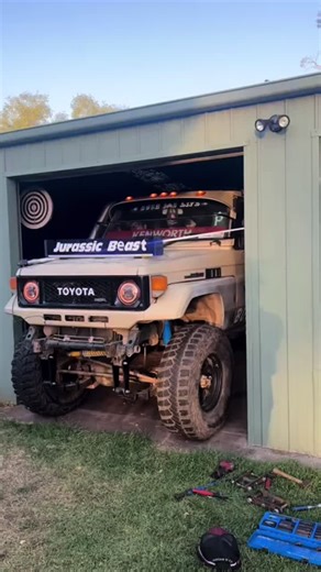 Custom 5.5” Shackles for 75 Series Landcruiser