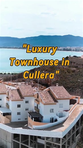 📞 Contact me for more details and schedule your visit today!  34 655421195 (Spain) Welcome to this Spectacular Townhouse! ✨ 📍 Location: Cullera Lighthouse Discover your new home with impressive features and exceptional design! 🔑 Basic characteristics: 🏠 Townhouse 🌟 4 Plants 📐 173 m² built, 159 m² useful 🛏 3 Rooms 🚿 3 Bathrooms 🌞 Balcony with wonderful views 🚗Garage space included in the price 🏠 In good condition 🗄 Built-in wardrobes and storage room 🧭 South and east orientation 🛠 B