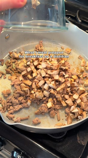 What I meal prepped for breakfast as a dietitian I focus on getting protein and fiber at all of my meals, including breakfast. This week I made a ground turkey and egg scramble with roasted sweet potatoes. 🔹2 large sweet potatoes, chopped 🔹olive oil 🔹garlic powder 🔹pepper 🔹10 ounces ground turkey 🔹chopped mushrooms 🔹chopped spinach 🔹8 eggs Preheat oven to 420F. Prepare sheet pan with silicone mats or grease pan. Toss sweet potatoes in olive oil, garlic powder, and black pepper (or use an