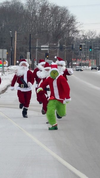 The Grinch VS. Five Santas