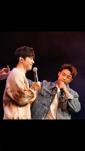 MIRROR OFFICIAL FAN CLUB on Instagram: "Hi MIRO👋 送上《Hi MIRO! 見面祭 2025》第四回祭典精華片段💝 mirrorweare.com 除咗有足本版，仲有大合照同埋花絮靚相，畀大家一齊細味AK & IAN同大家一齊迎接中秋嘅窩心回憶🌕 立即登入 mirrorweare.com ，去「多媒體區（Media）」無限重溫MIRO專屬嘅中秋祭典 👉🏼 https://bit.ly/himirorecap #HiMIRO見面祭2025 #MIROweallare #MIRO #MIRRORofficialfanclub @mirror.weare @_kisang_ @iancychan @westkperformingarts"