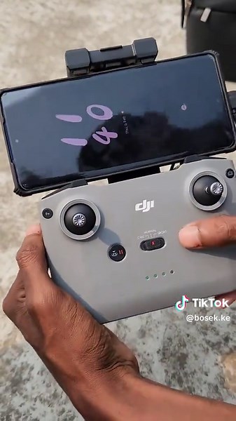 What model is this? 🤣 Welcome to leave a message in the comment area, like and follow our account: @bosek.ke comment below whatsapp: 254789258922 #phonecleaning #scenar #marilynallen #holistictherapy #rhythmking #biofeedbackpractitioner #counselling #harleystreet #crouchend #naturalmedicine #marilynallentherapeuticcounselling #musicheals #loveheals #quantumbiofeedback #quantumeductor #cybermagneticchair #teencounselling #cosmodic #adolescenttrauma #marilynallenphd #therapeuticcounselling #consc