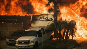 Fuego descontrolado en California: más de 200 mil evacuados