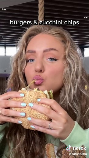 Best Friend Food Court Surprise! 🍔🍜