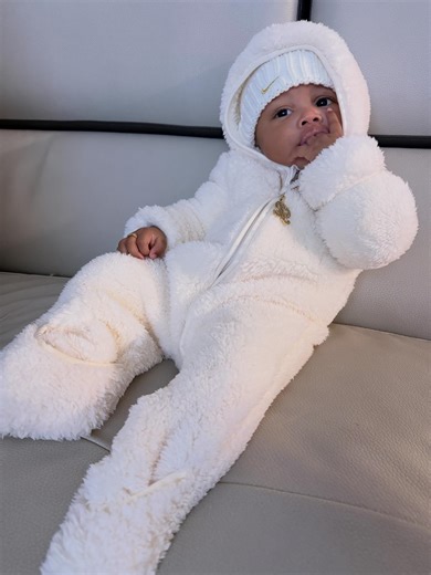 Ray Bans 🎤 on Instagram: "THANKFUL 🍁🤍 Outfit : Thank you @nike 🏆 👶🏽: @royalroyce__"