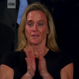 In a strikingly emotional moment during President Donald J. Trump's address, a slain Navy SEAL's widow drew 2 minutes and 11 seconds of applause http://cnn.it/2m7UiPw | CNN