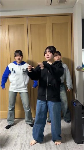 【即興ダンス？】3姉妹でTikTokで流行ってるｴｯﾎｴｯﾎの別バージョン「うっほうっほ」を踊ってみた！#Shorts