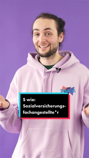 Als SoFa liegst du nicht auf der faulen Haut! Du weißt alles zum Thema Sozialversicherungen und kämpfst dich locker durch Gesetzestexte. Und dabei verdienst du auch noch gut! Also worauf wartest du noch? Ab auf Ausbildung.de und direkt bewerben! 🫡 #sozialversicherung #versicherung #ausbildung #ausbildung2023 #schüler #bewerben #ausbildungde